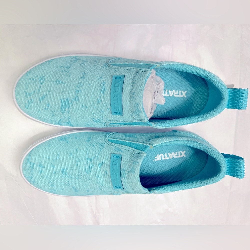 NWT Womens Sharkbyte Eco Light Blue size 6.5